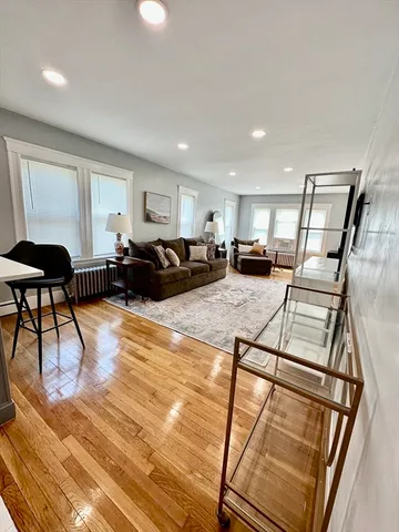$2,600 | 16 Colonial Avenue, Unit 1, Newton, MA 02460