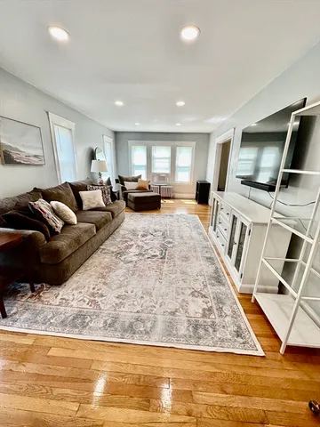 $2,600 | 16 Colonial Avenue, Unit 1, Newton, MA 02460