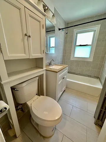 $2,600 | 16 Colonial Avenue, Unit 1, Newton, MA 02460
