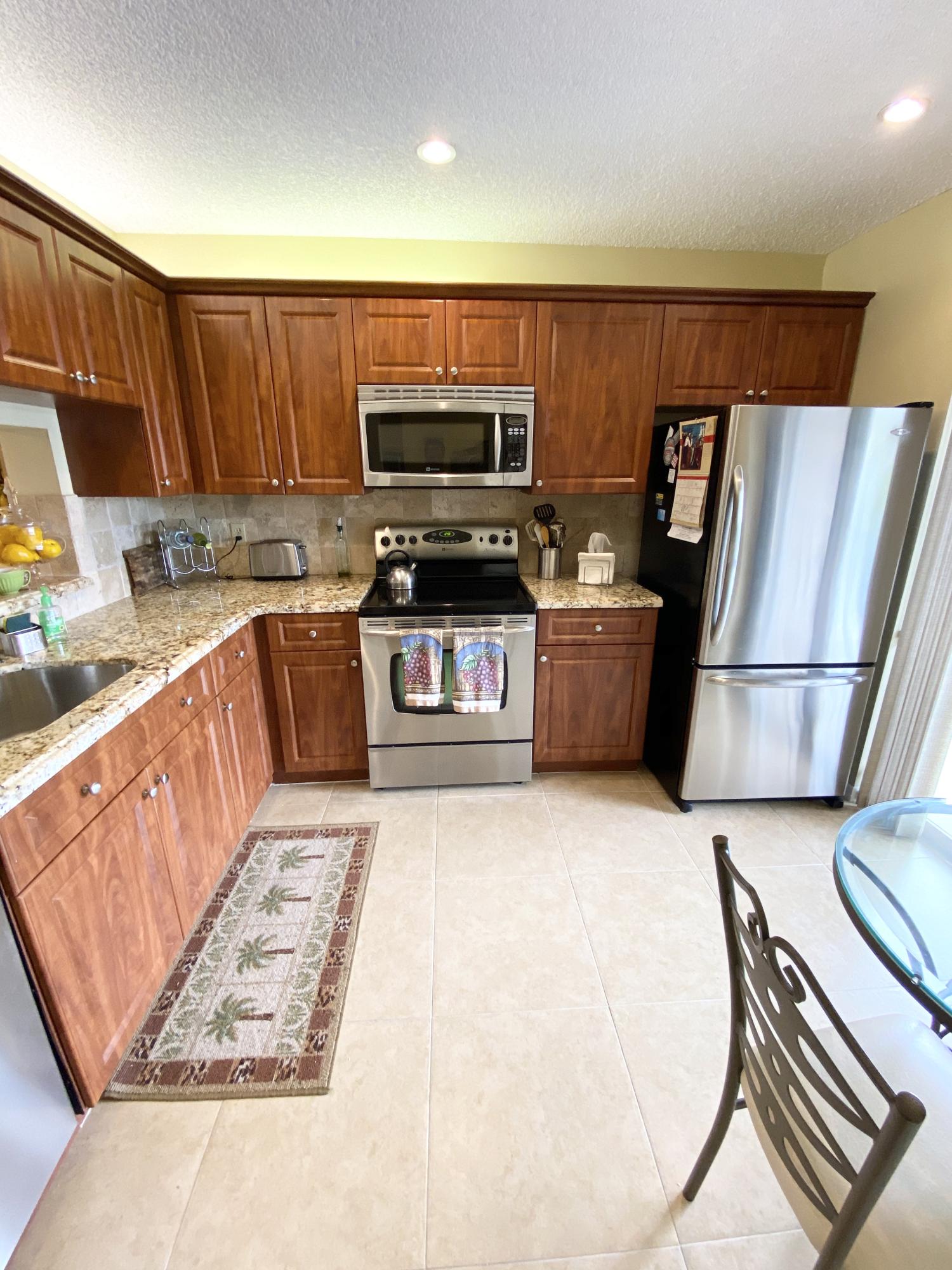 350 Club Circle, Unit 204 Boca Raton, FL 33487 - Photo 3 of 28 Kitchen