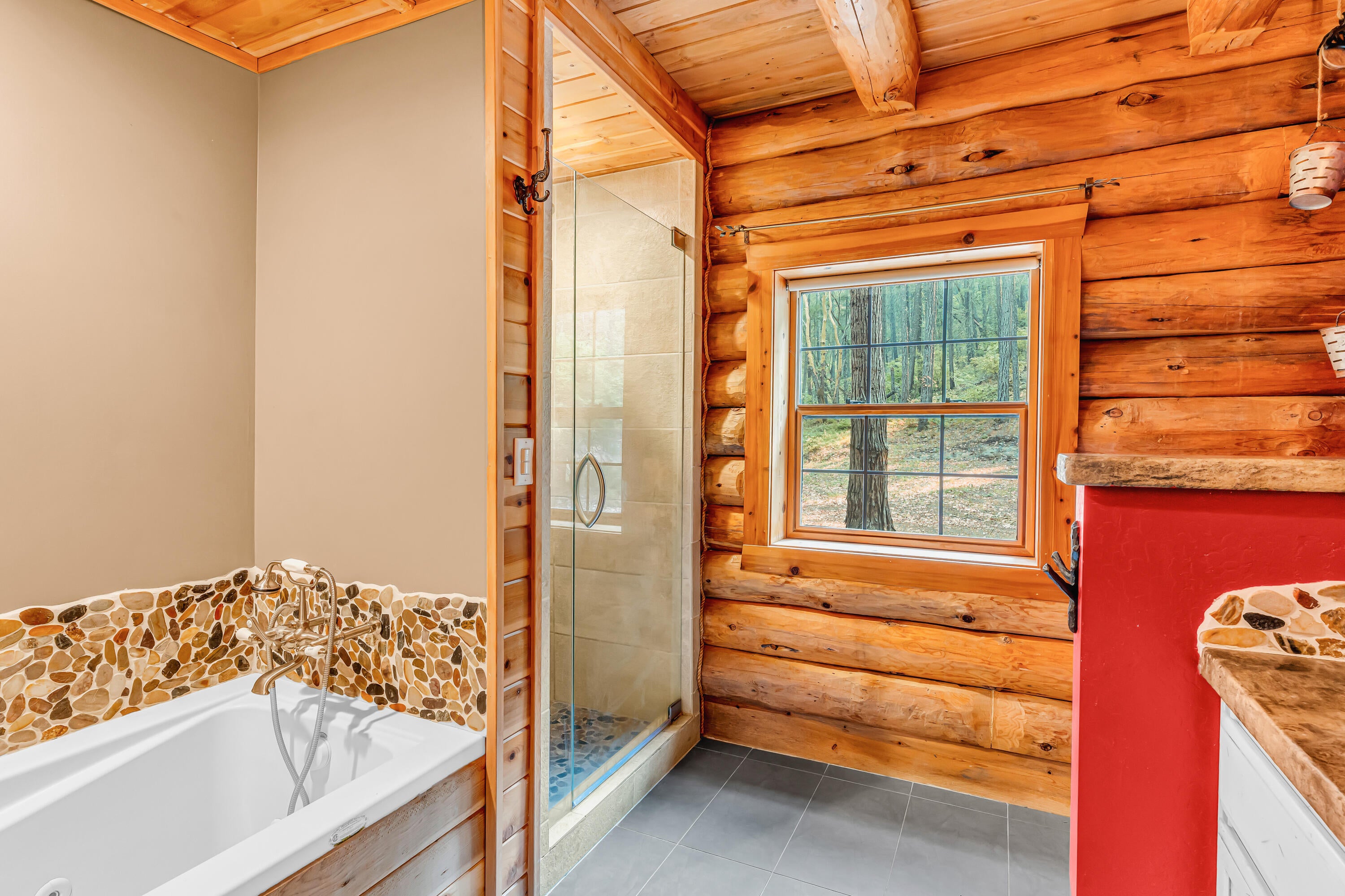 3435 Wards Creek Road Rogue River, OR 97537 - Photo 26 of 61 Primary Bathroom