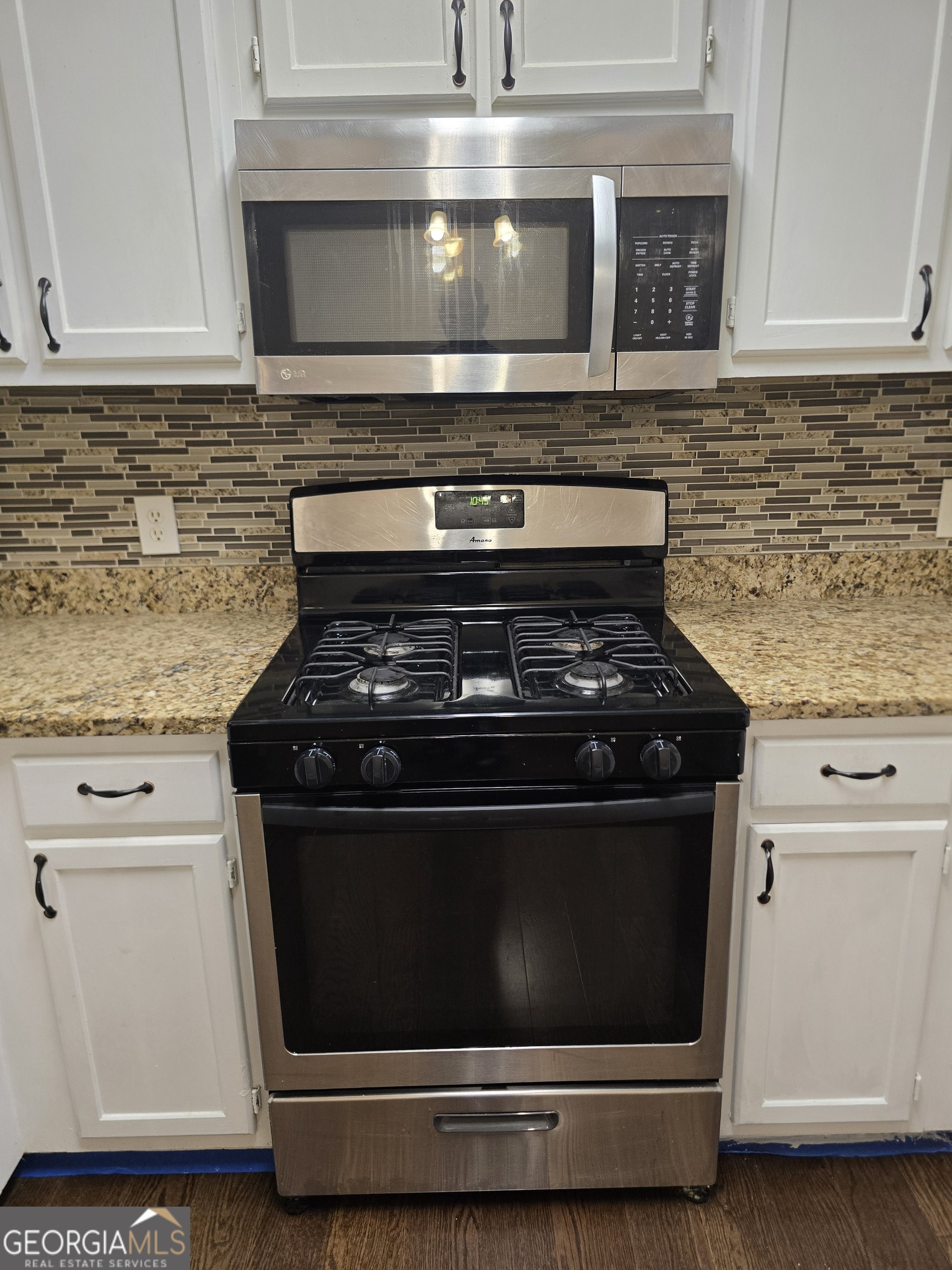 2727 Manor Cove Decatur, GA 30034 - Photo 13 of 16 a stove top oven sitting inside of a kitchen