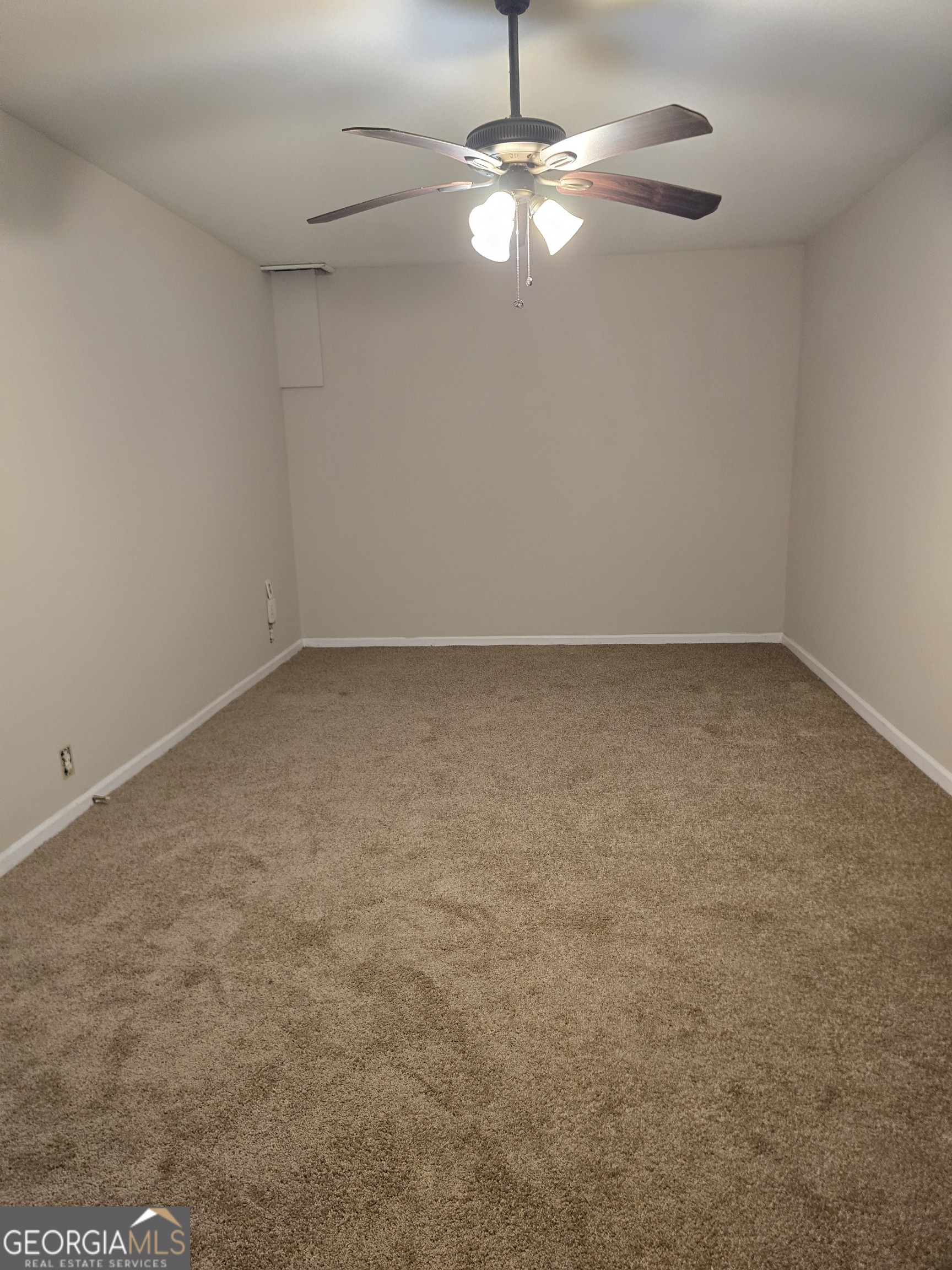 2727 Manor Cove Decatur, GA 30034 - Photo 15 of 16 an empty room with a fan & a ceiling fan