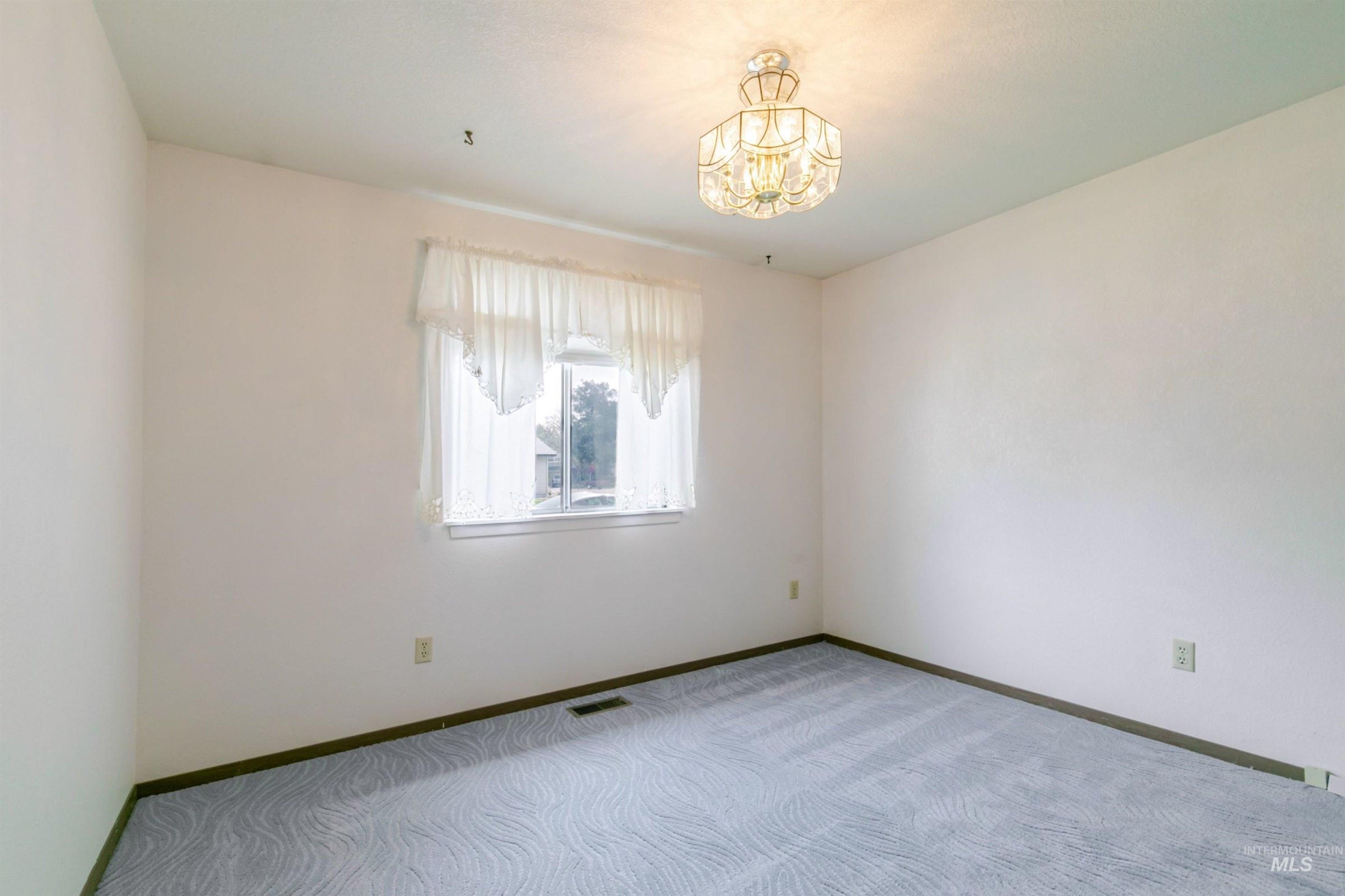 3223 South Norfolk Way Boise, ID 83706 - Photo 19 of 31