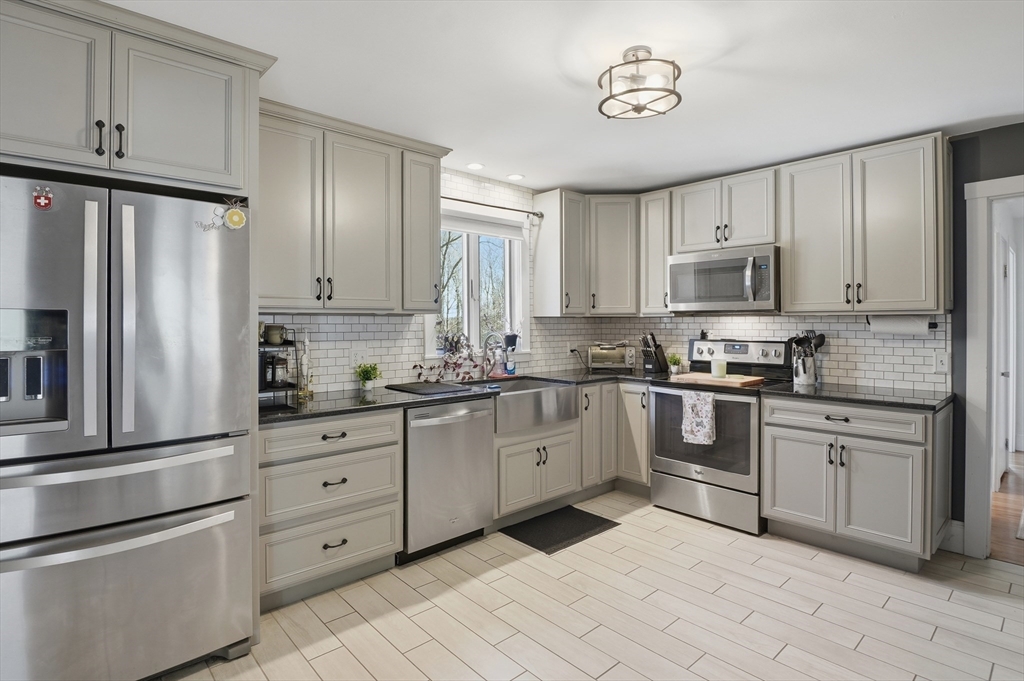 88 Clinton Road Sterling, MA 01564 - Photo 7 of 32