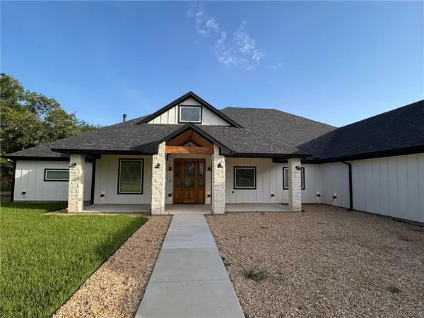 $1,100,000 | 17401 Highway 21, North Zulch, TX 77872