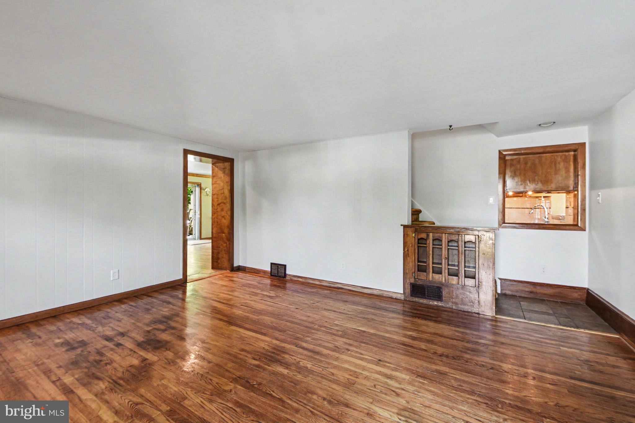 102 Redford Road Oreland, PA 19075 - Photo 7 of 43