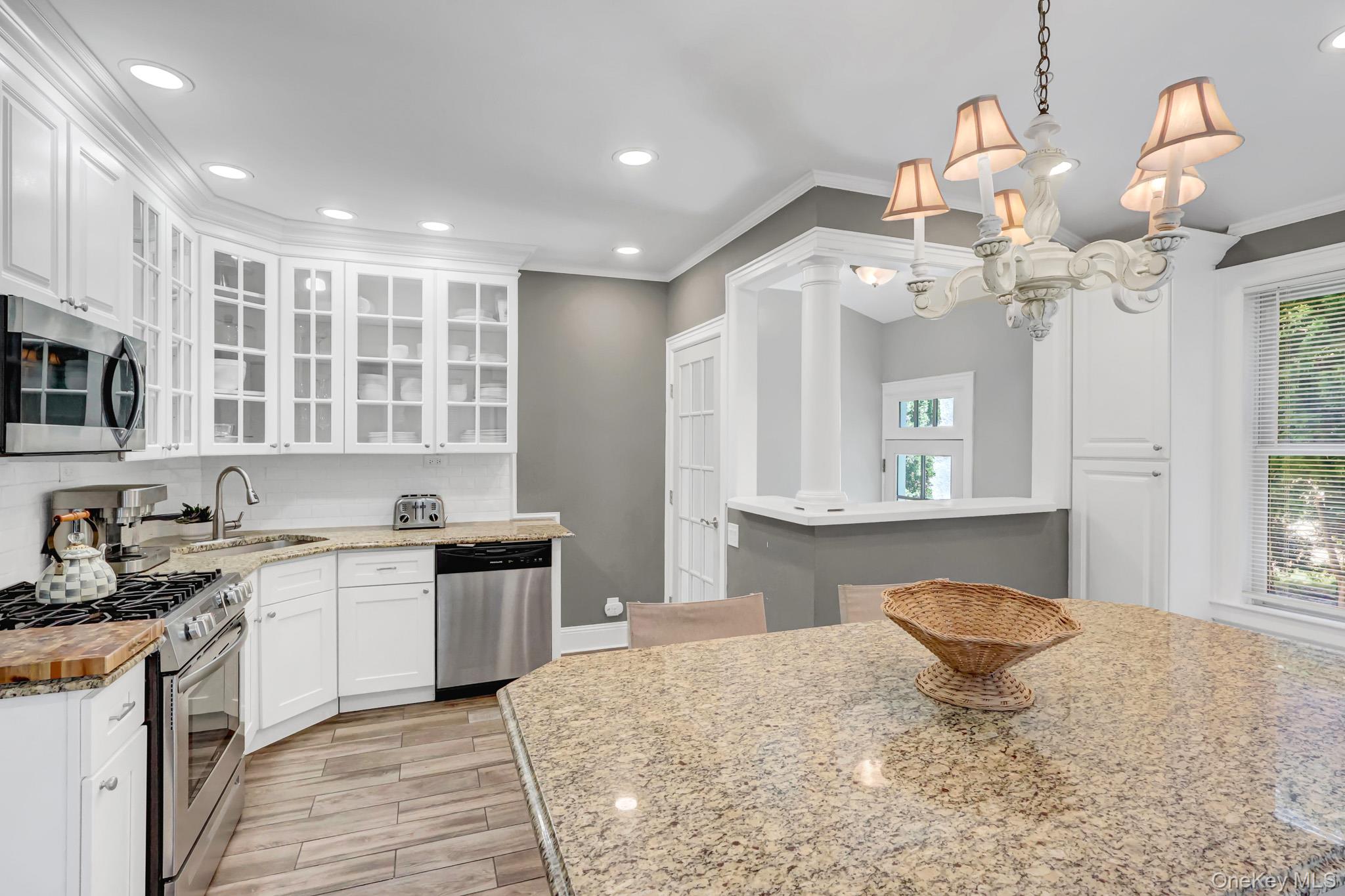 65 Roxbury Road Garden City, NY 11530 - Photo 14 of 39