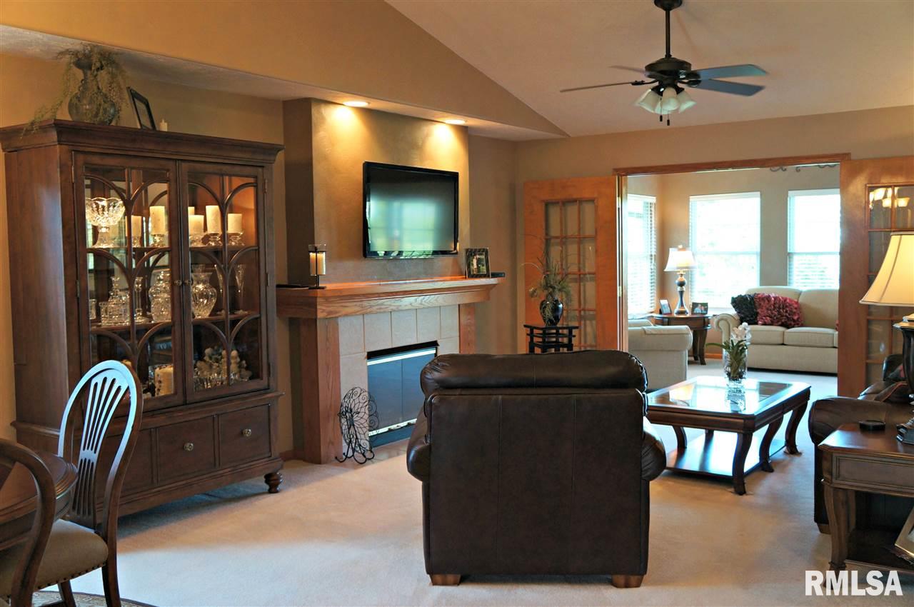 5185 Red Fox Road Bettendorf, IA 52722 - Photo 3 of 24