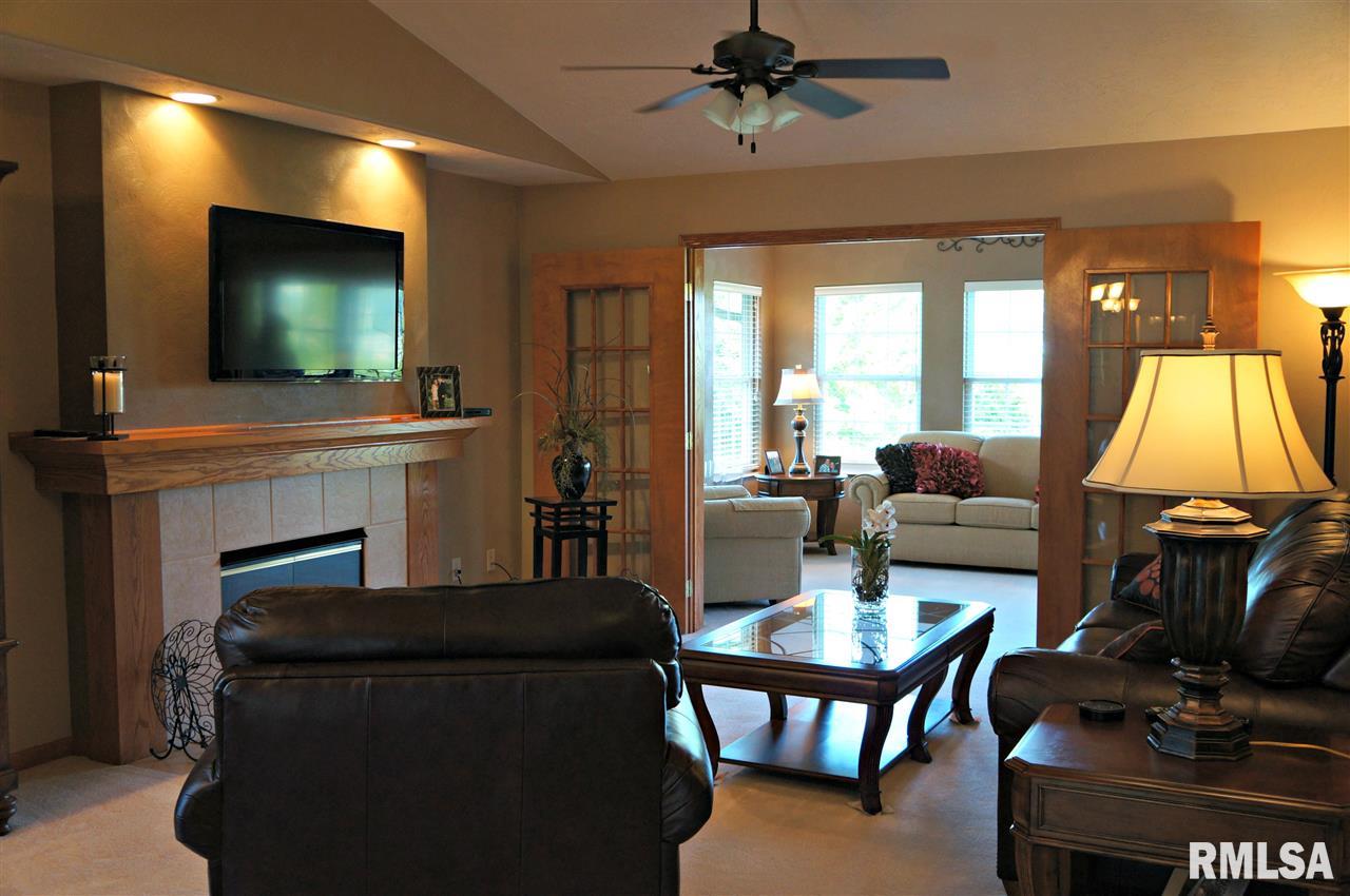5185 Red Fox Road Bettendorf, IA 52722 - Photo 4 of 24