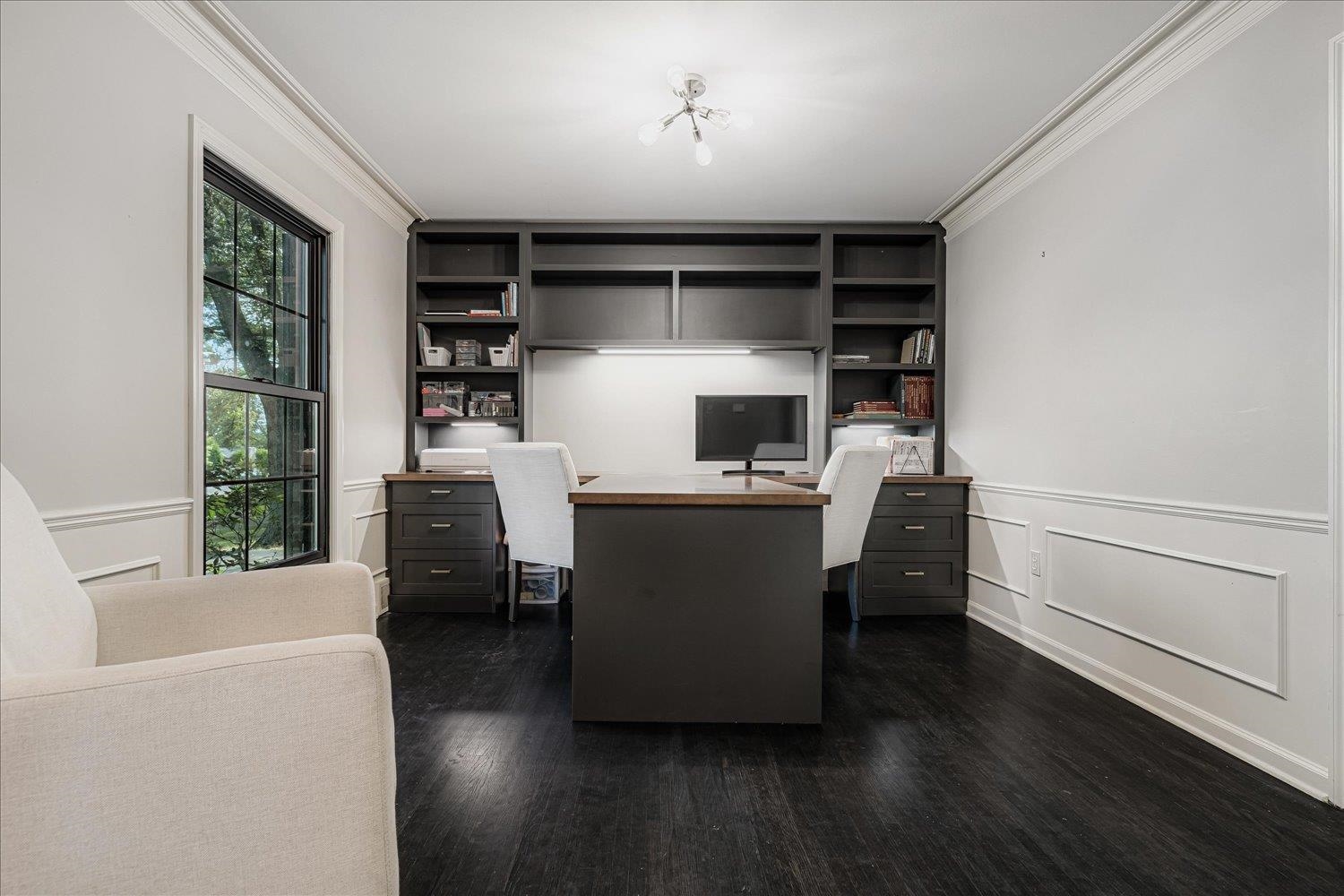 5429 Walnut Grove Road Memphis, TN 38120 - Photo 8 of 37 a room with furniture a rug and a window