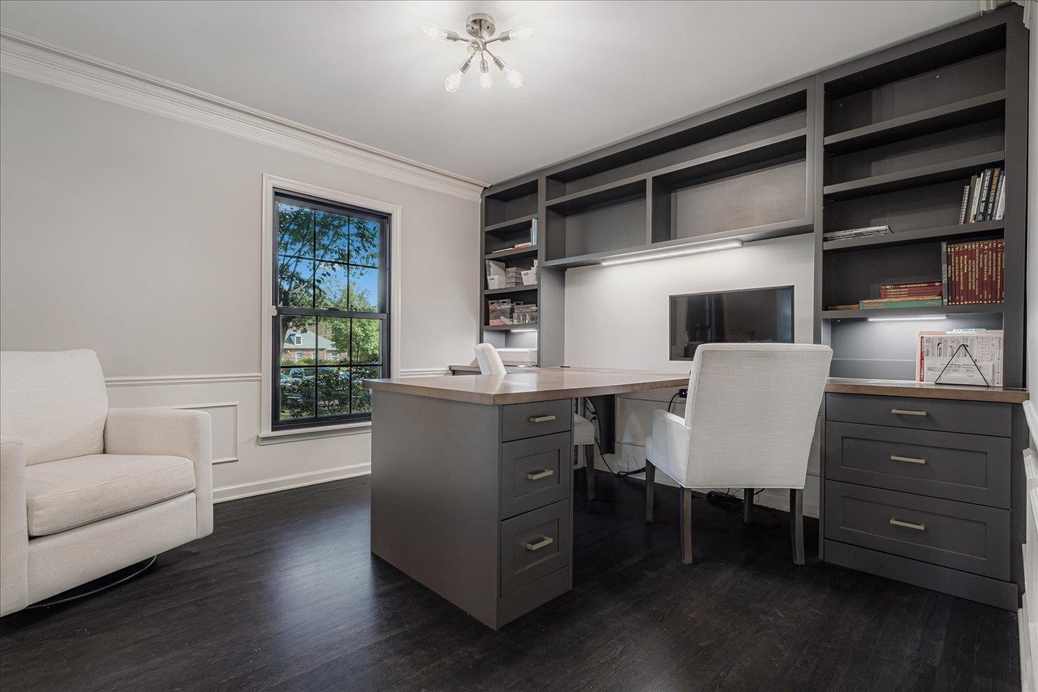 5429 Walnut Grove Road Memphis, TN 38120 - Photo 9 of 37 a workspace with furniture and window