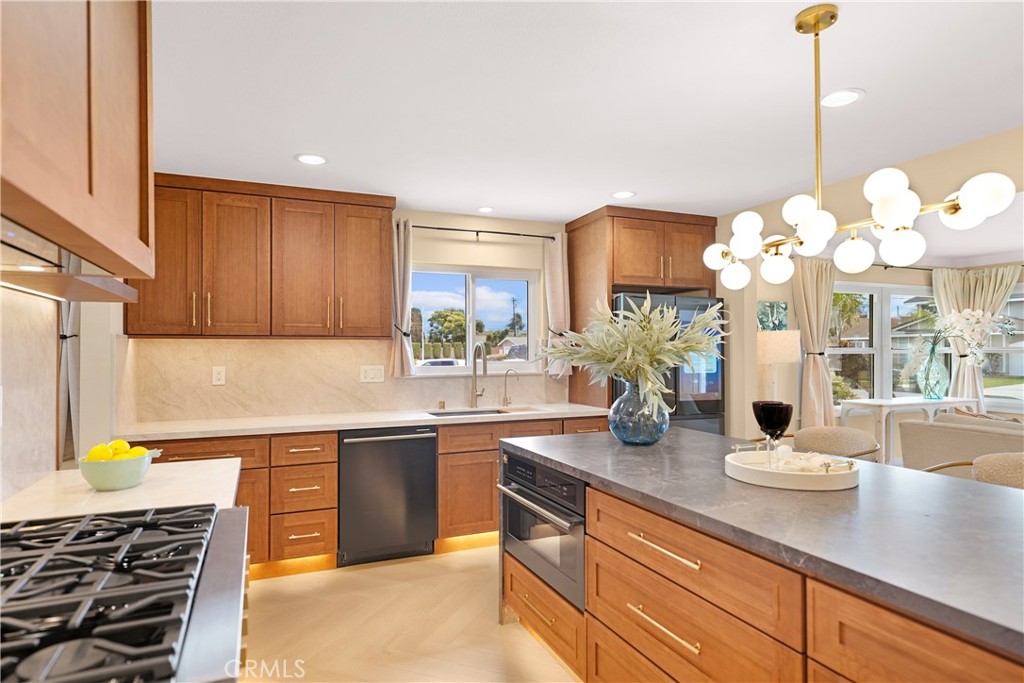 9433 Geranium Circle Fountain Valley, CA 92708 - Photo 11 of 54 Open Kitchen 5