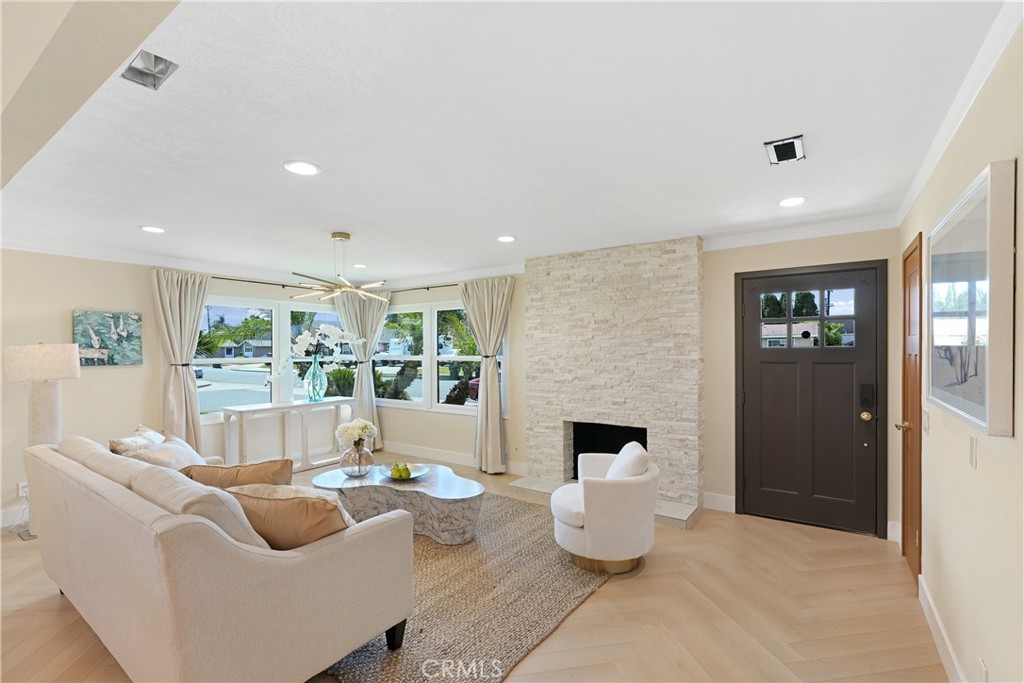 9433 Geranium Circle Fountain Valley, CA 92708 - Photo 16 of 54 Living room 2