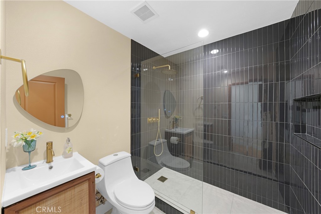 9433 Geranium Circle Fountain Valley, CA 92708 - Photo 25 of 54 Bath behind Kitchen
