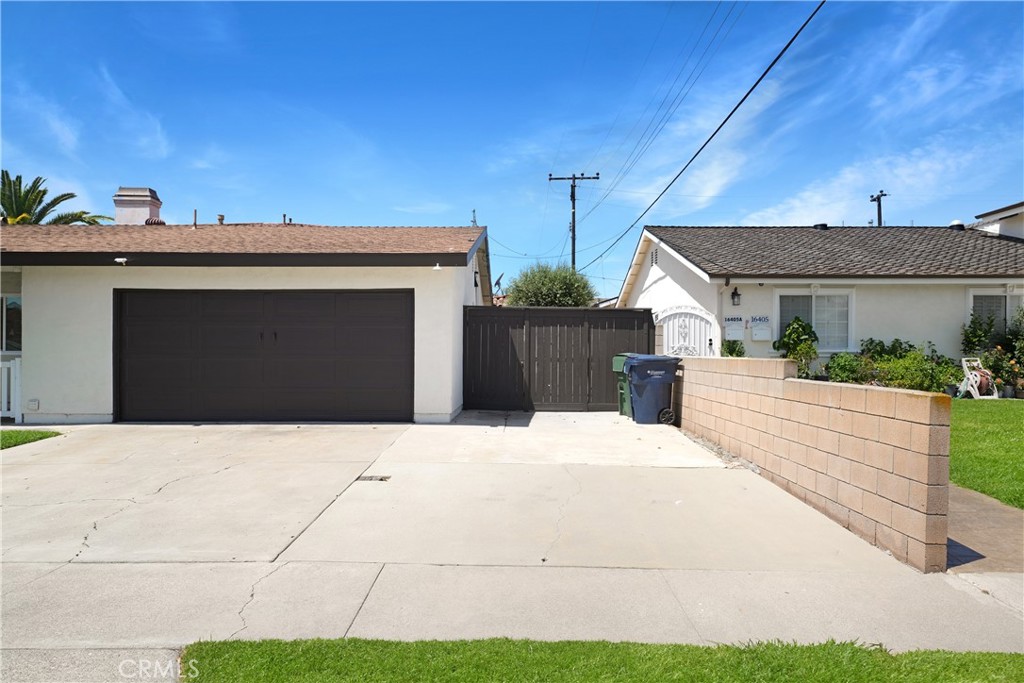 9433 Geranium Circle Fountain Valley, CA 92708 - Photo 6 of 54 Garage