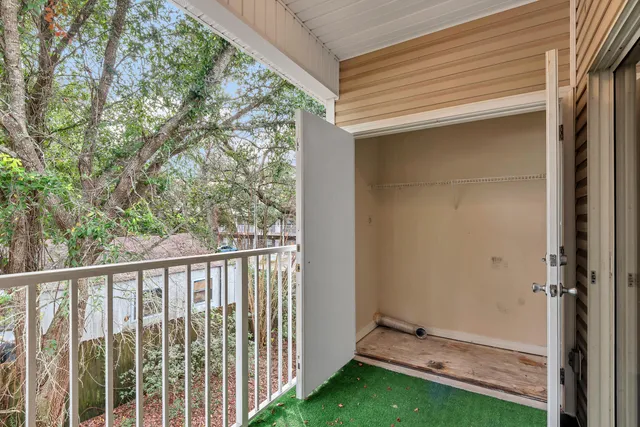 a view of backyard with garden