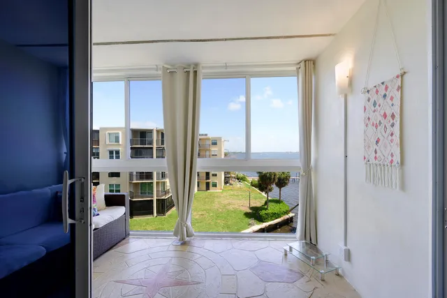 $2,700 | 100 Waterway Drive South, Unit 407, Lantana, FL 33462