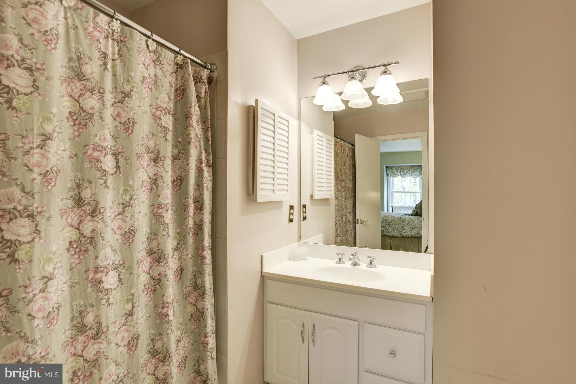 7324 Greentree Road Bethesda, MD 20817 - Photo 13 of 25 Bath (Master)