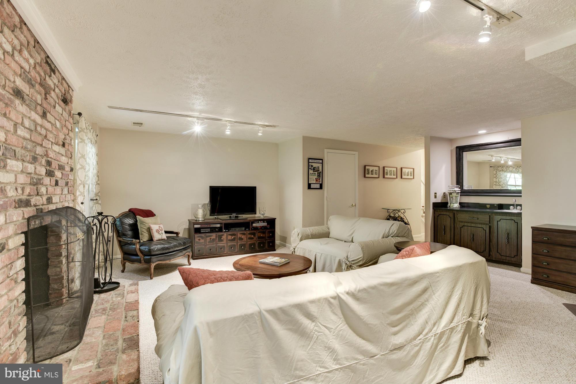 7324 Greentree Road Bethesda, MD 20817 - Photo 18 of 25 Family Room