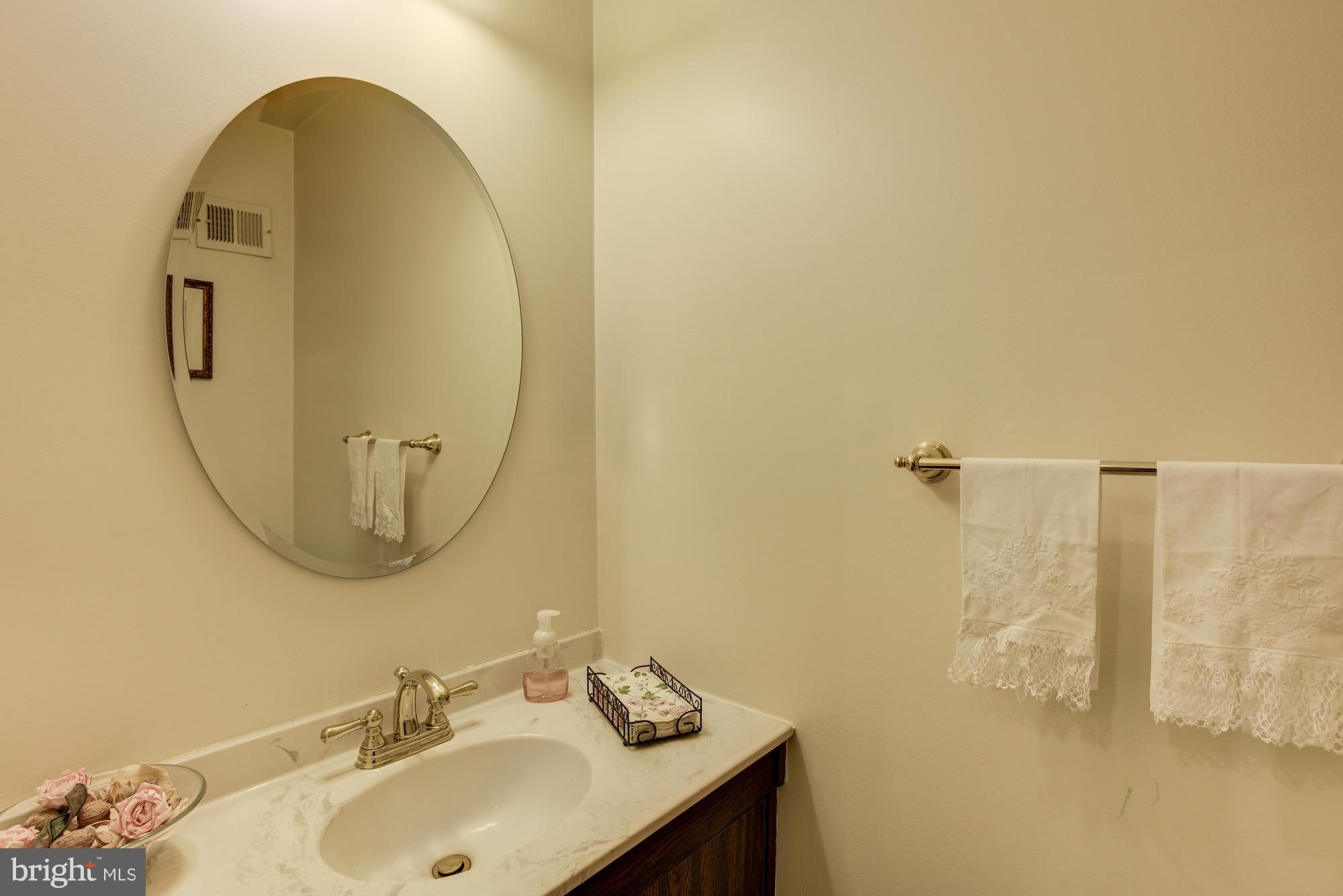7324 Greentree Road Bethesda, MD 20817 - Photo 10 of 25 Bath