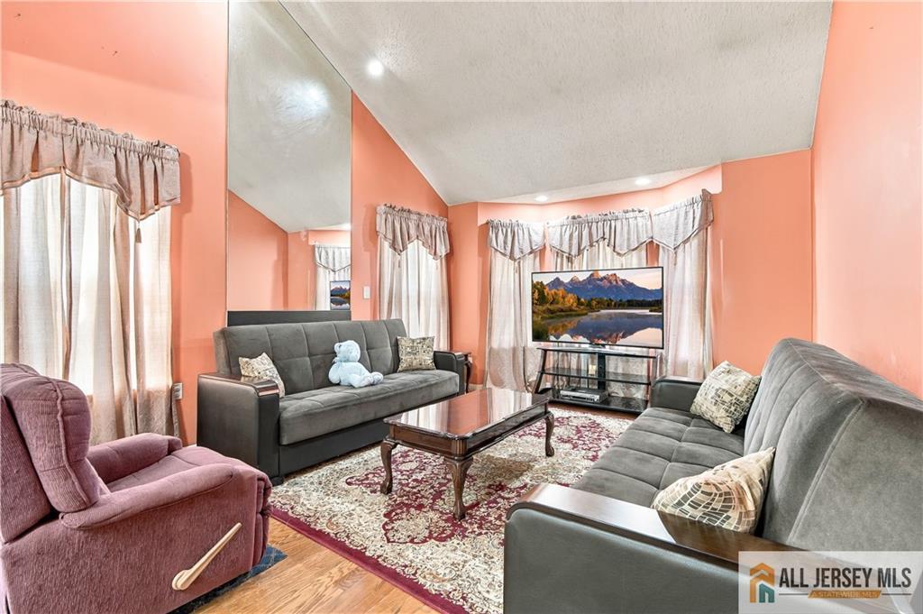 98 Orion Road Piscataway, NJ 08854 - Photo 5 of 32 Gallery Image 5