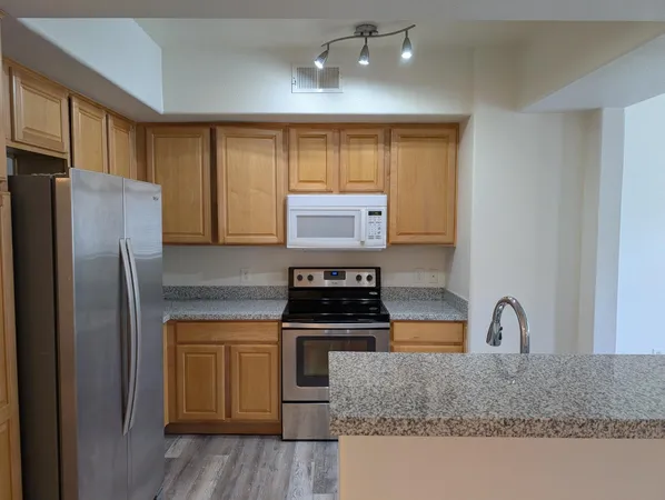 $2,100 | 16825 North 14th Street, Unit 75, Phoenix, AZ 85022