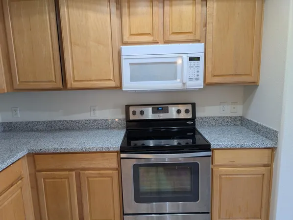 $2,100 | 16825 North 14th Street, Unit 75, Phoenix, AZ 85022