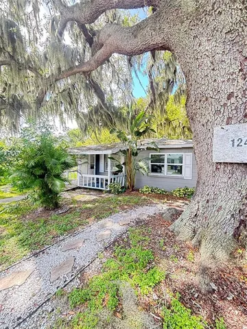 a view of a yard in front of a house