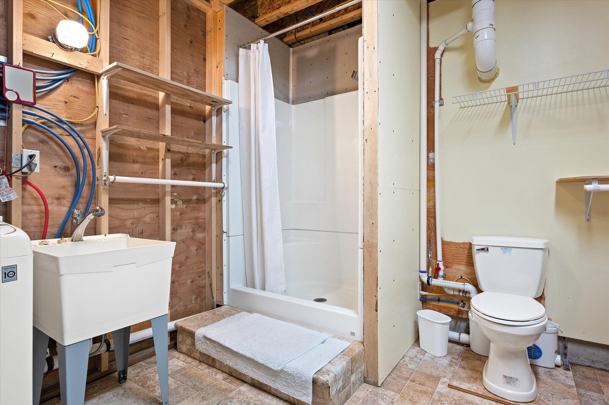 186 Long Point Way Orland, ME 04472 - Photo 53 of 59 Bathroom 2