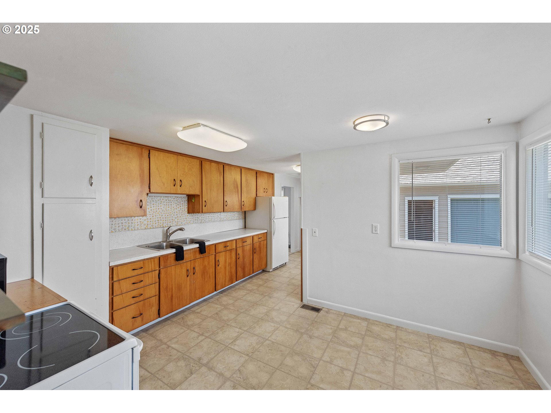 63850 North Barview Road Coos Bay, OR 97420 - Photo 11 of 48 Kitchen