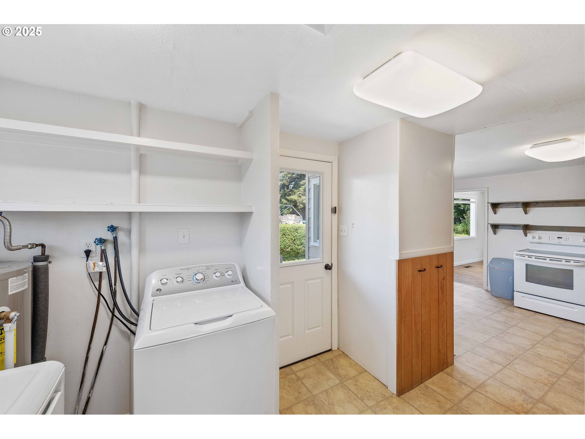 63850 North Barview Road Coos Bay, OR 97420 - Photo 16 of 48 Laundry