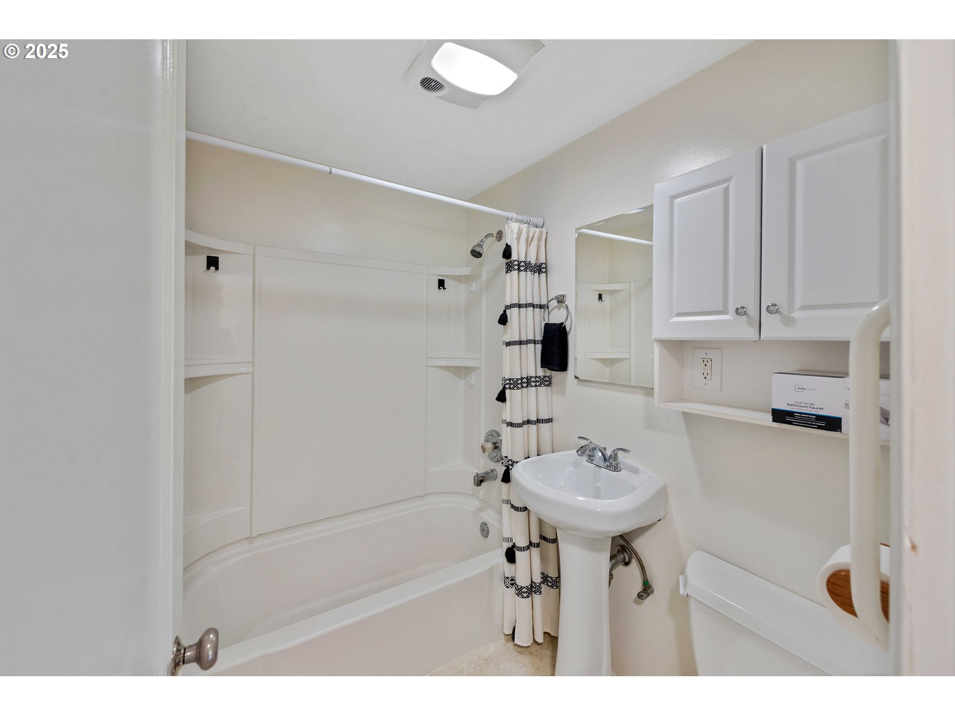 63850 North Barview Road Coos Bay, OR 97420 - Photo 20 of 48 Bathroom