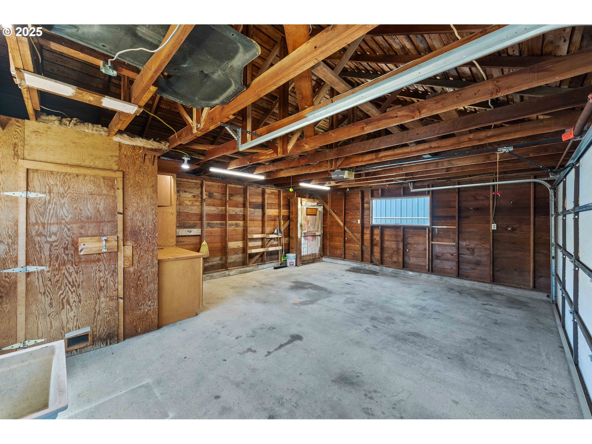 63850 North Barview Road Coos Bay, OR 97420 - Photo 27 of 48 Garage