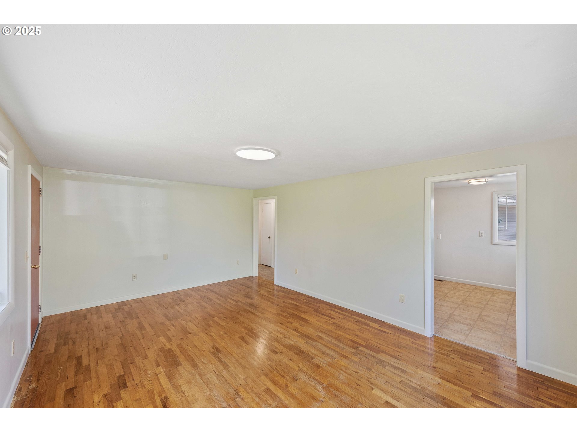63850 North Barview Road Coos Bay, OR 97420 - Photo 9 of 48 Living Room