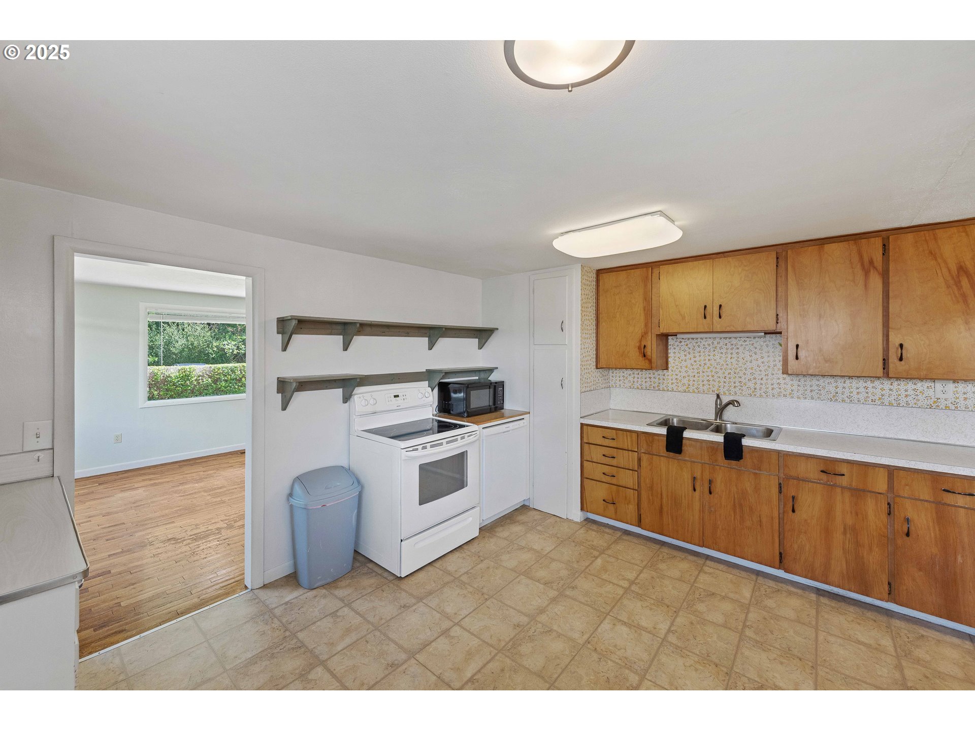 63850 North Barview Road Coos Bay, OR 97420 - Photo 10 of 48 Kitchen