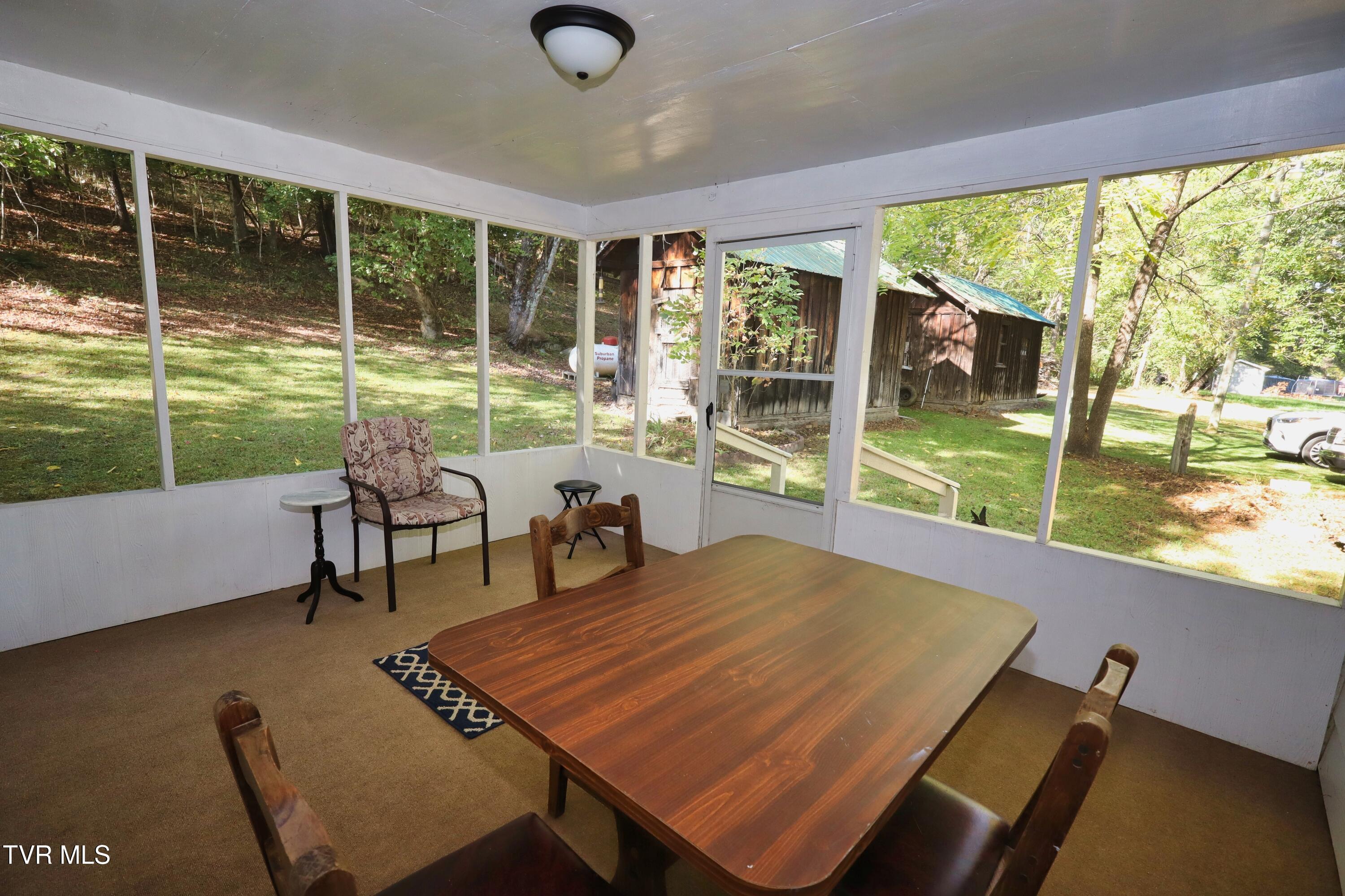 492 Daw Road Raven, VA 24639 - Photo 7 of 9 IMG_2272(1)