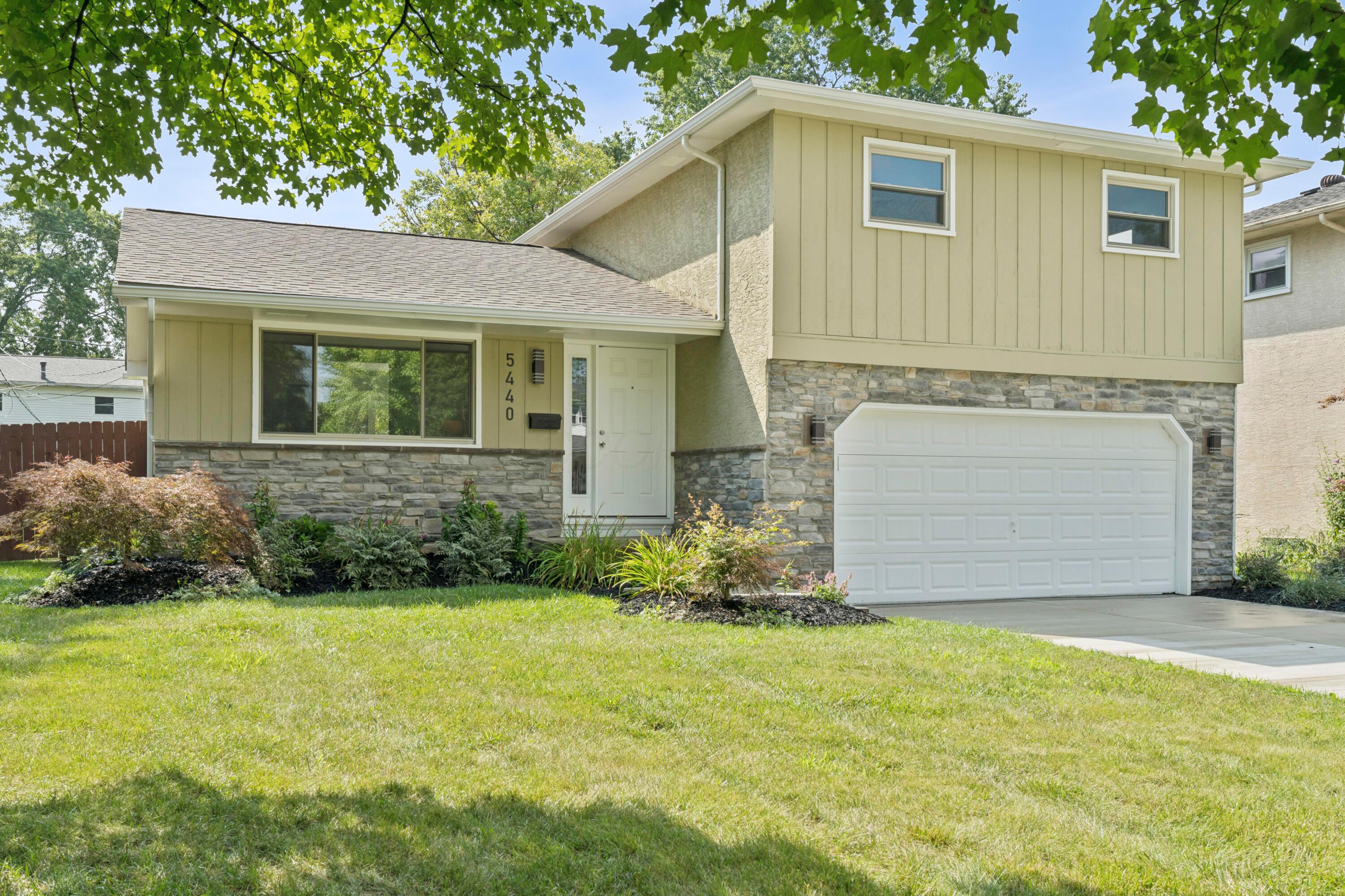 5440 Aspen Road Columbus, OH 43229 - Photo 2 of 52 Front of Home