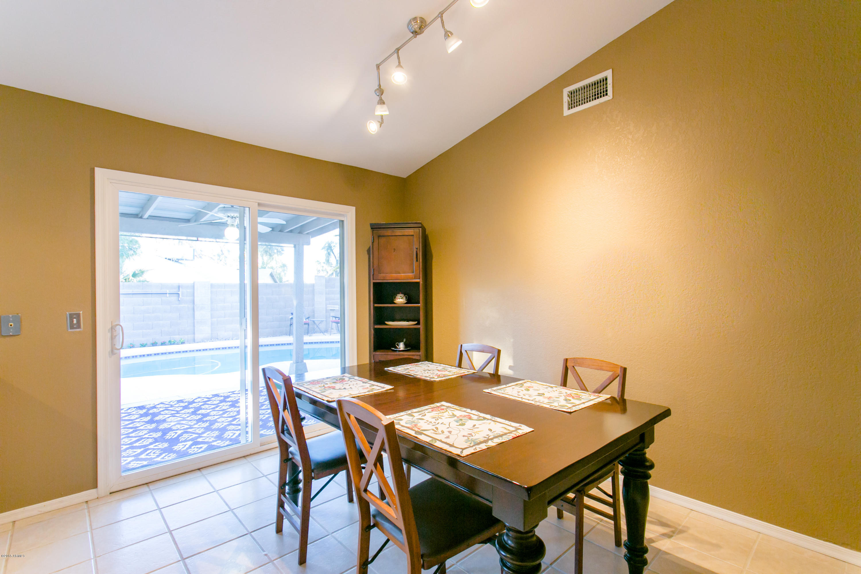 4337 East Frye Road Phoenix, AZ 85048 - Photo 8 of 30 Eat in kitchen