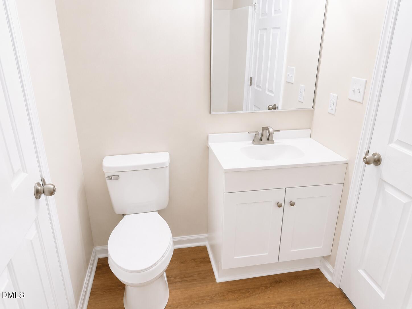 Upstairs Full Bathroom