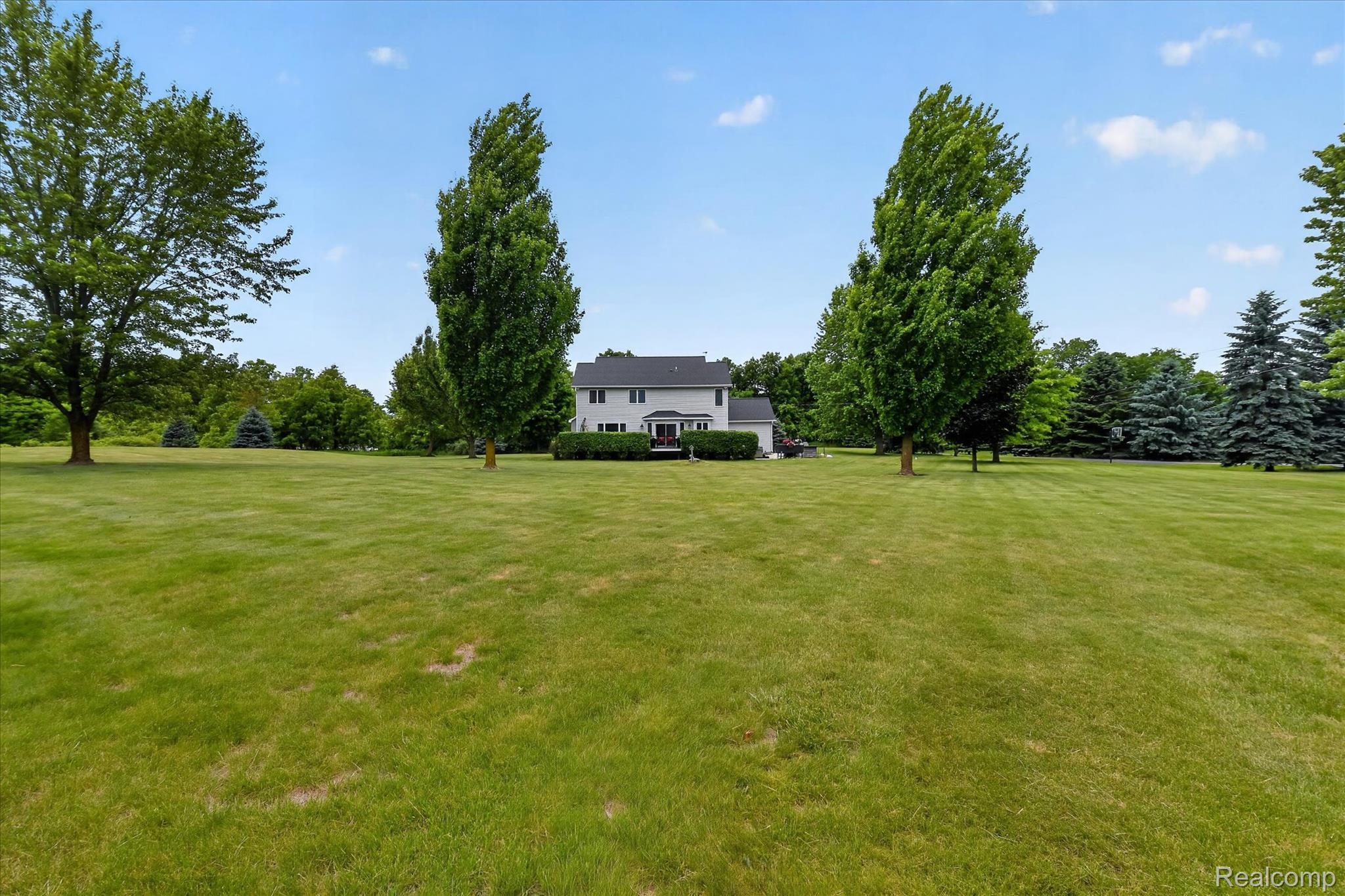 7040 McGuire Road Fenton, MI 48430 - Photo 38 of 43 53-7040-McGuire-Rd-Fenton-WindowStill.jpg