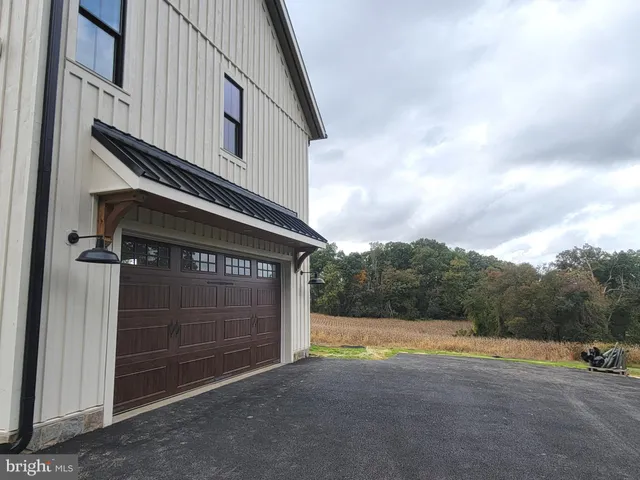 a view of an house with backyard space and balcony