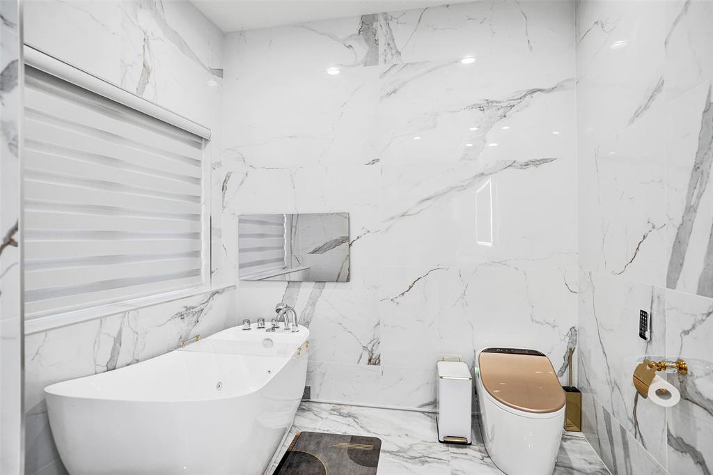 3061 Southwest 117th Avenue Davie, FL 33330 - Photo 35 of 83 a spacious bathroom with a bathtub and sink