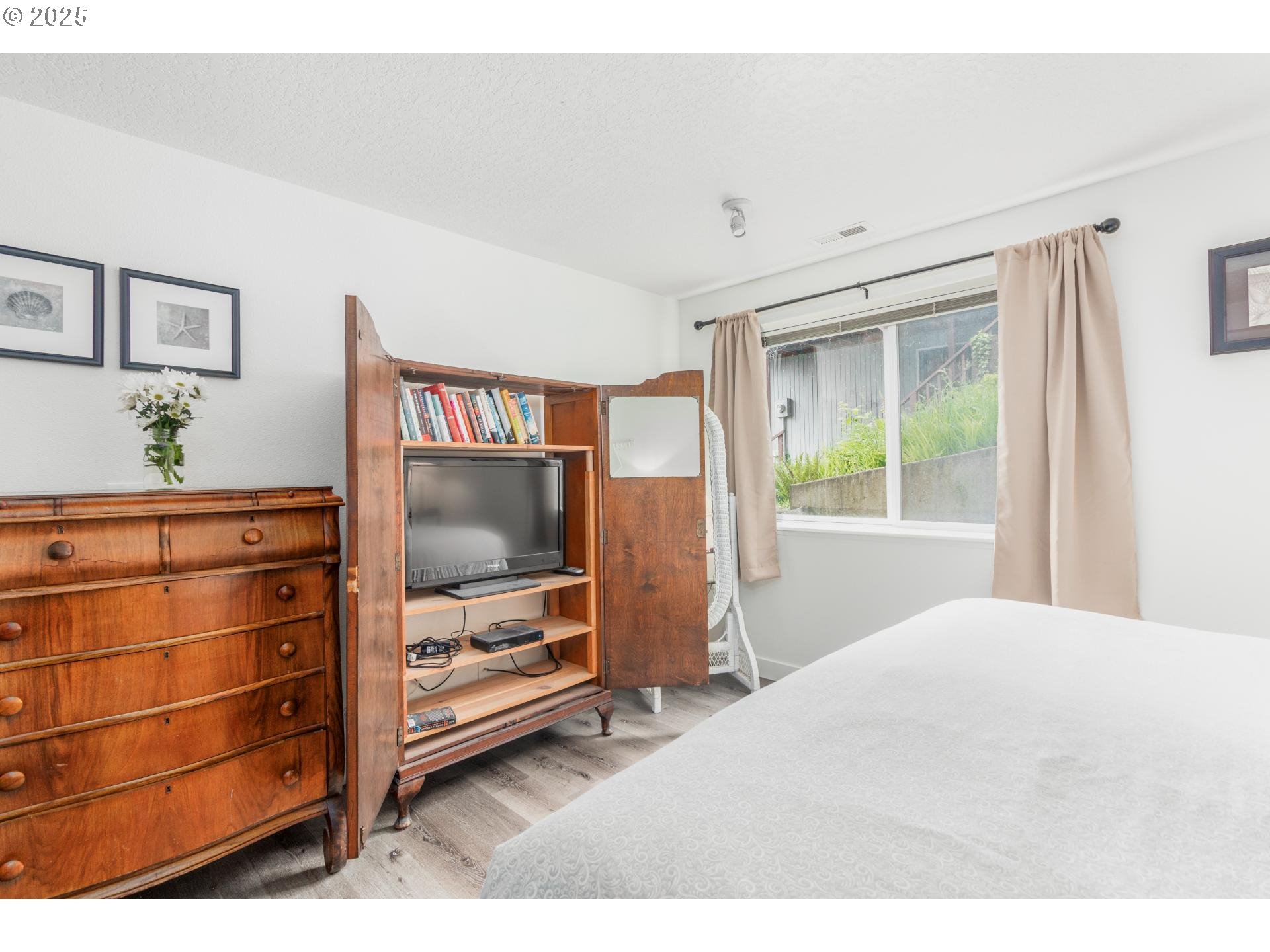 7495 Northeast Neptune Drive Lincoln City, OR 97367 - Photo 13 of 35 a bedroom with a bed and a window