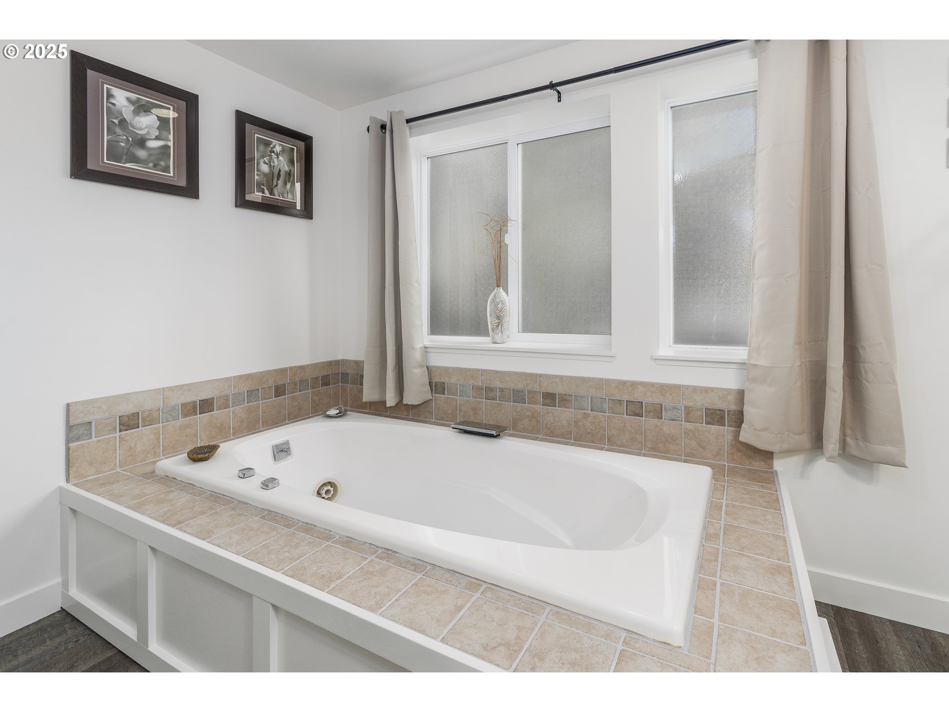 7495 Northeast Neptune Drive Lincoln City, OR 97367 - Photo 17 of 35 a bathroom with a bathtub and a shower