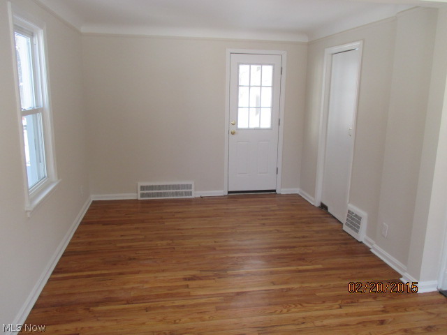 1283 Dorsh Road Cleveland, OH 44121 - Photo 6 of 23