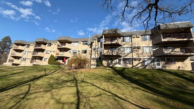 $185,000 | 4009 Heritage Hills Drive, Unit 108, Bloomington, MN 55437