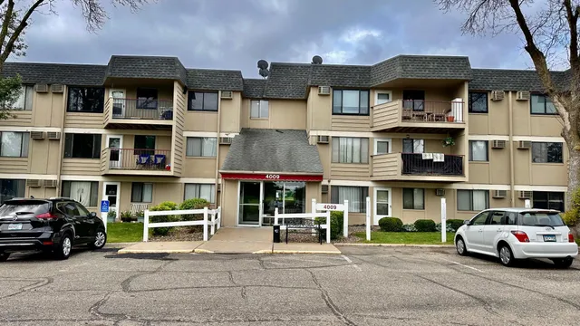 $185,000 | 4009 Heritage Hills Drive, Unit 108, Bloomington, MN 55437