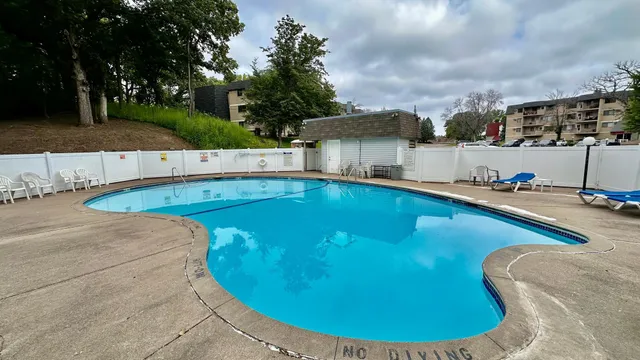 $185,000 | 4009 Heritage Hills Drive, Unit 108, Bloomington, MN 55437