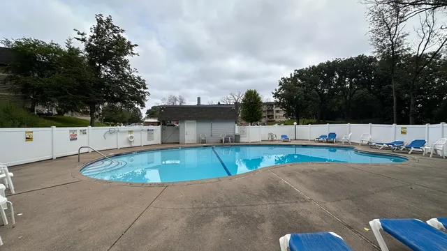 $185,000 | 4009 Heritage Hills Drive, Unit 108, Bloomington, MN 55437